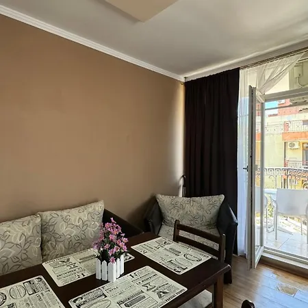 Bratanov Bahami * Σάνι Μπιτς